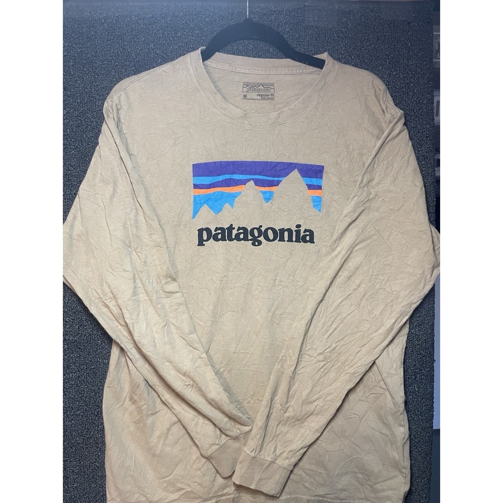 Patagonia P-6 Long Sleeve T-shirt  Men's Size Medium Tan, Khaki Organic Cotton